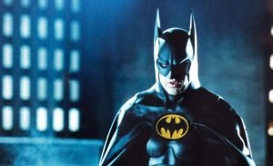 Michael Keaton in Batman kostuum op setfoto's Batgirl